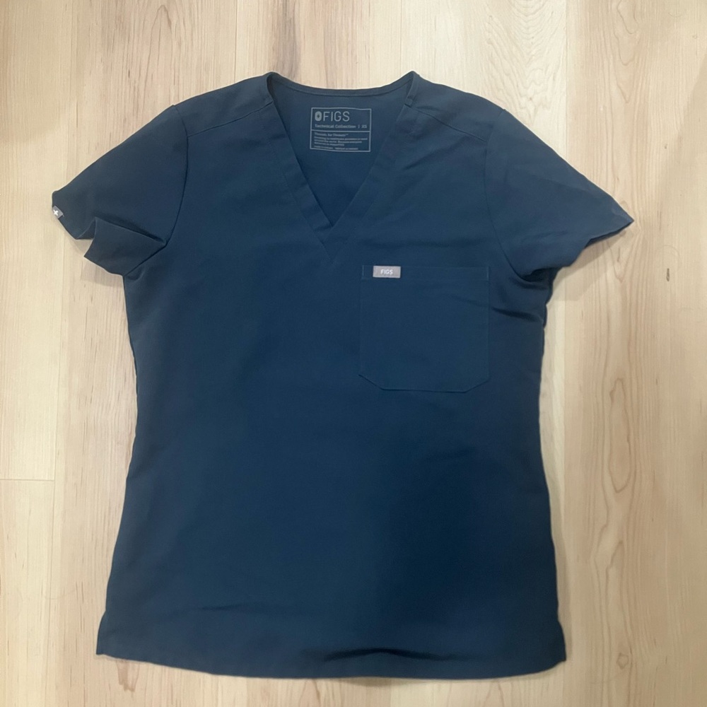FIGS Dark Harbor Scrub XS Catarina Top